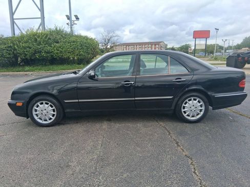 Used 2000 Mercedes-Benz E 320 4MATIC Sedan image 4