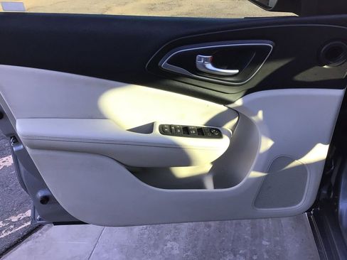 Used 2016 Chrysler 200 Limited image 15