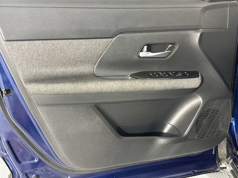 Certified 2025 Nissan Kicks SV FWD image 29
