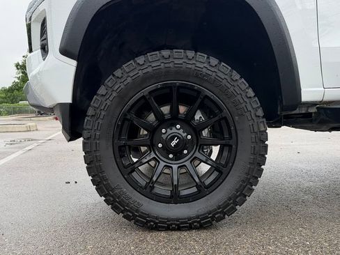 Used 2024 Chevrolet Colorado Z71 w/ Z71 Convenience Package 2 image 12