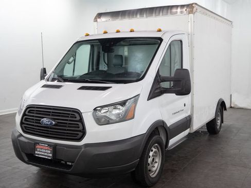 Used 2017 Ford Transit 250 138 RWD image 4