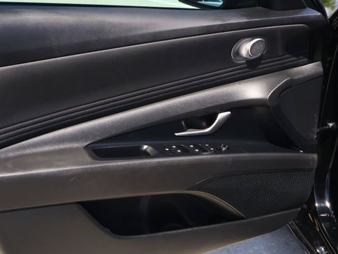 Used 2025 Hyundai Elantra SEL FWD image 15