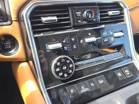Used 2025 Nissan Armada Platinum Reserve AWD/4WD image 19