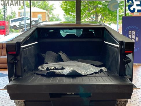 Used 2024 Tesla Cybertruck AWD Crew Cab image 19