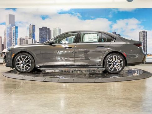 Used 2026 BMW 750e xDrive w/ Autobahn Package AWD/4WD image 6