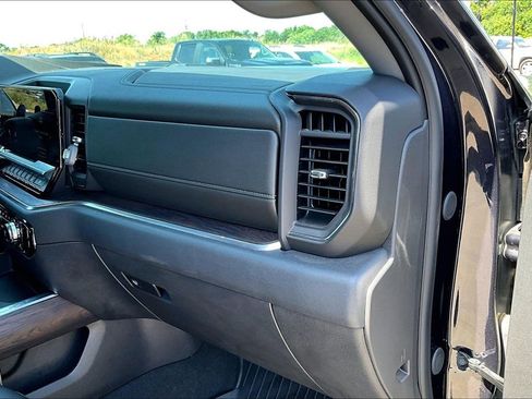 Used 2024 GMC Sierra 1500 SLT AWD/4WD image 19