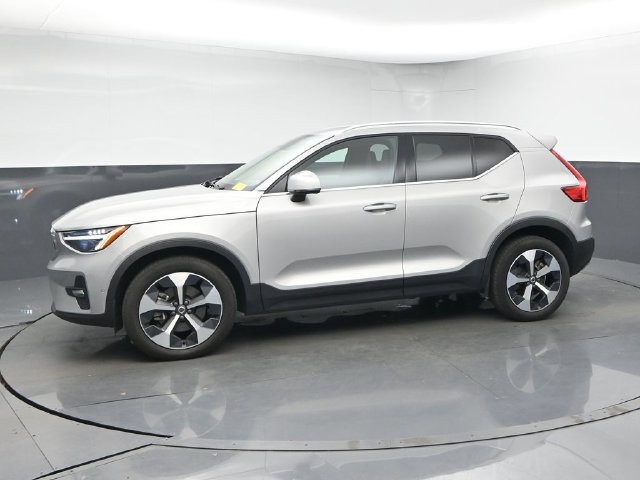 Used 2024 Volvo XC40 B5 Plus AWD/4WD image 4