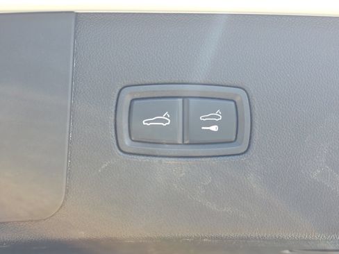 Certified 2023 Porsche Cayenne w/ Premium Package AWD/4WD image 16