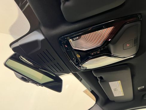 New 2026 BMW X5 M60i w/ Executive Package image 19