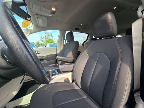 Used 2020 Chrysler Pacifica Touring w/ Advanced Safetytec Group FWD image 27