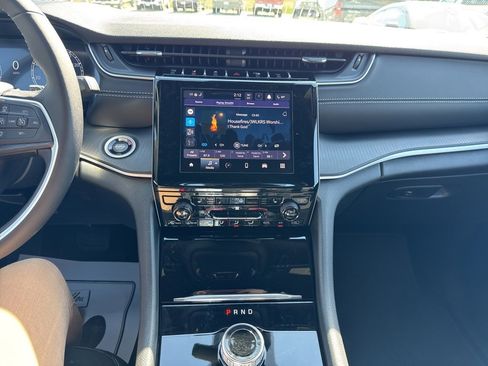 New 2025 Jeep Grand Cherokee Altitude image 3