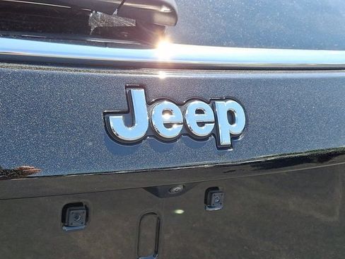 Certified 2023 Jeep Compass Latitude w/ Convenience Group AWD/4WD image 35