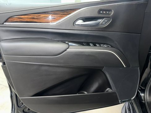 Certified 2024 Cadillac Escalade Premium Luxury image 10