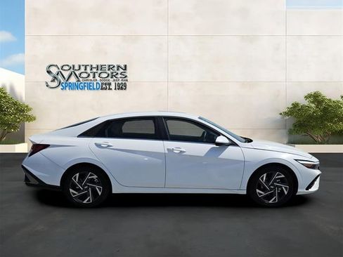 Used 2025 Hyundai Elantra SEL FWD image 6