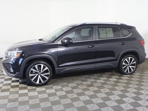 Used 2023 Volkswagen Taos SE FWD image 17