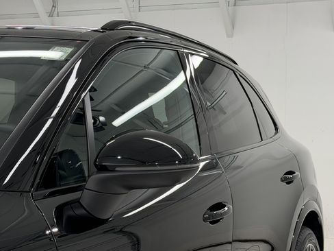 Certified 2023 Porsche Cayenne Platinum Edition AWD/4WD image 20