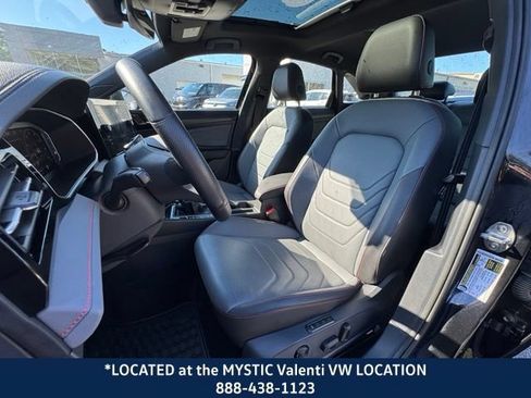 Certified 2025 Volkswagen Jetta GLI Autobahn w/ GLI Black Package FWD image 28