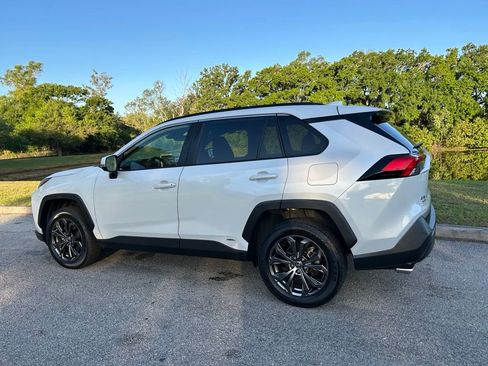 Used 2023 Toyota RAV4 XLE Premium image 3