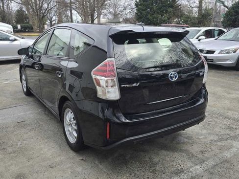 Used 2015 Toyota Prius V Three image 3