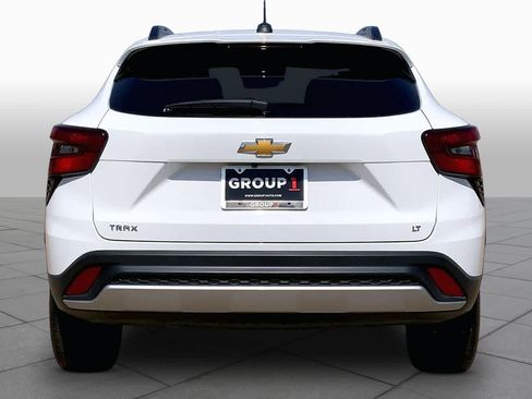 Used 2025 Chevrolet Trax LT FWD image 5