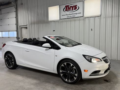 Used 2019 Buick Cascada Premium image 1