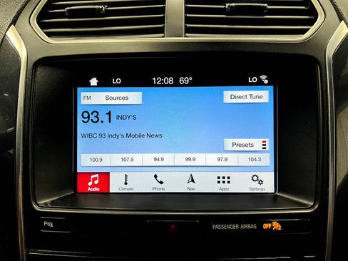 Used 2018 Ford Explorer XLT w/ Equipment Group 202A AWD/4WD image 26