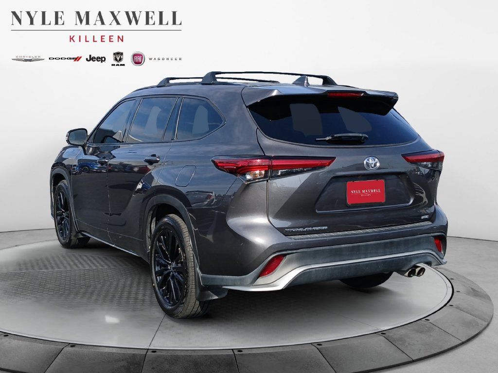 Used 2023 Toyota Highlander XSE FWD image 14