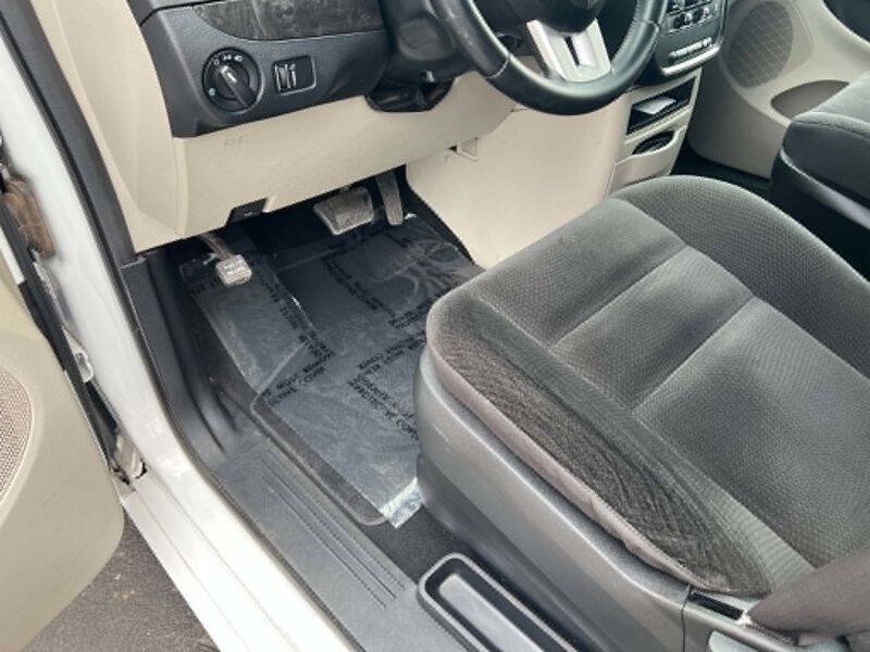 Used 2017 Dodge Grand Caravan SE w/ Power Window Group FWD image 17