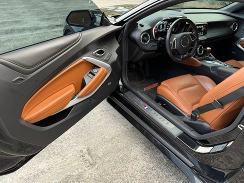 Used 2018 Chevrolet Camaro SS image 17