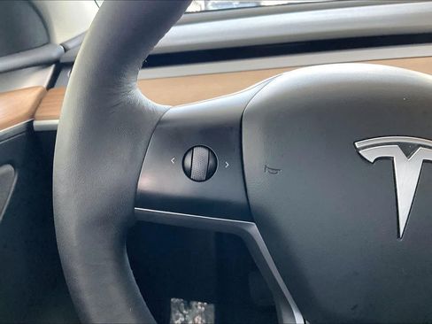 Used 2023 Tesla Model Y AWD image 23