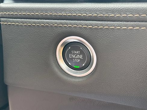 Used 2025 Cadillac Escalade ESV Premium Luxury w/ LPO, Floor Liner Package AWD/4WD image 36