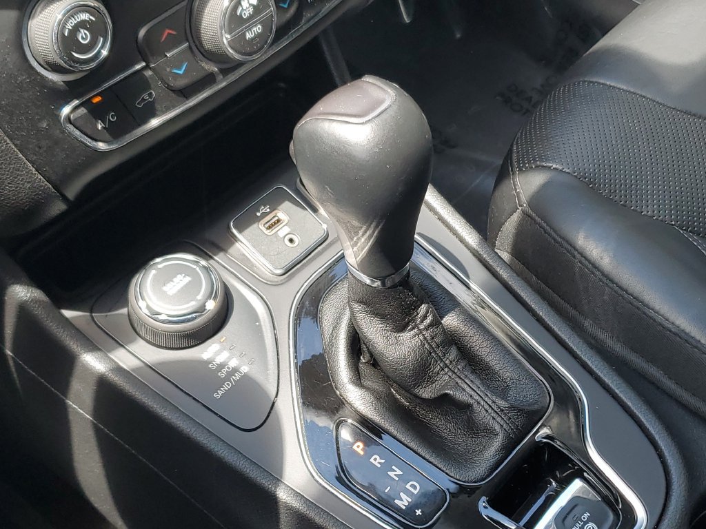 Used 2019 Jeep Cherokee Limited AWD/4WD image 30