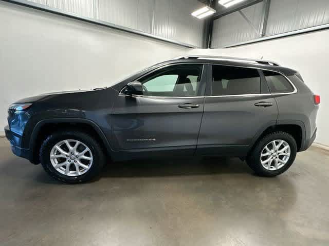 Used 2016 Jeep Cherokee Latitude w/ Cold Weather Group AWD/4WD image 2