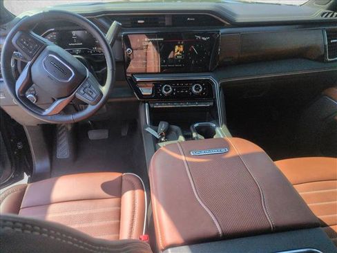 Used 2025 GMC Sierra 2500 Denali Ultimate image 19