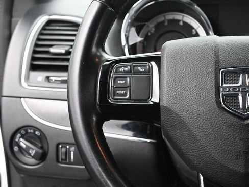 Used 2020 Dodge Grand Caravan SE image 30