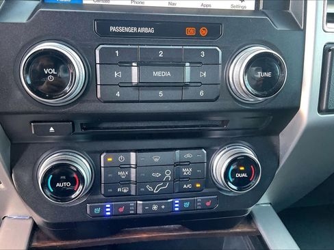 Used 2017 Ford F250 Platinum w/ Platinum Ultimate Package AWD/4WD image 32