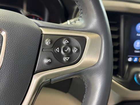 Used 2021 GMC Acadia Denali w/ Denali Technology Package image 38