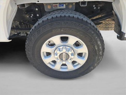 Used 2024 Ford F250 XLT w/ FX4 Off-Road Package AWD/4WD image 9
