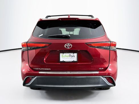 Used 2023 Toyota Highlander XLE FWD image 7