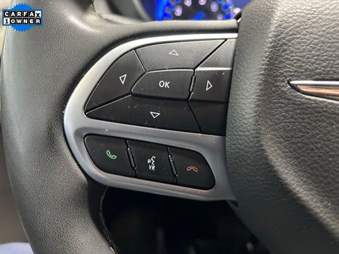 Used 2024 Chrysler Pacifica Touring-L image 16