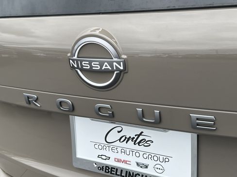 Used 2025 Nissan Rogue SV AWD/4WD image 8
