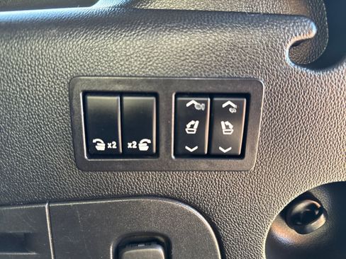 Used 2020 GMC Yukon XL Denali w/ Open Road Package image 33