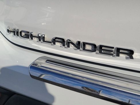 Used 2022 Toyota Highlander Bronze Edition image 7