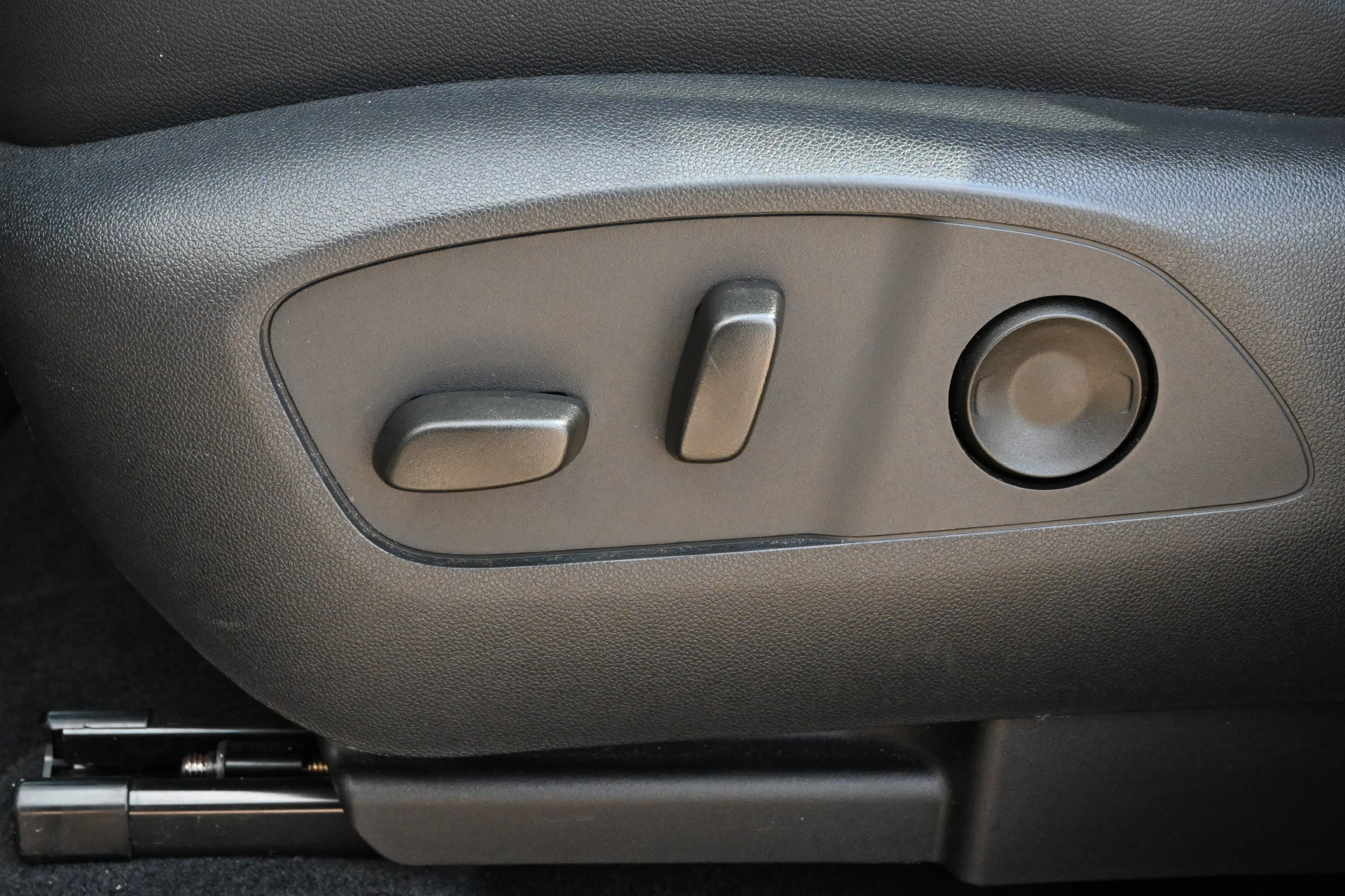 Used 2025 Chevrolet Traverse LT FWD image 15