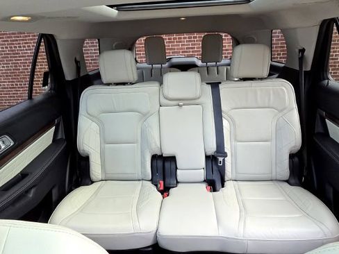 Used 2016 Ford Explorer Platinum AWD/4WD image 8