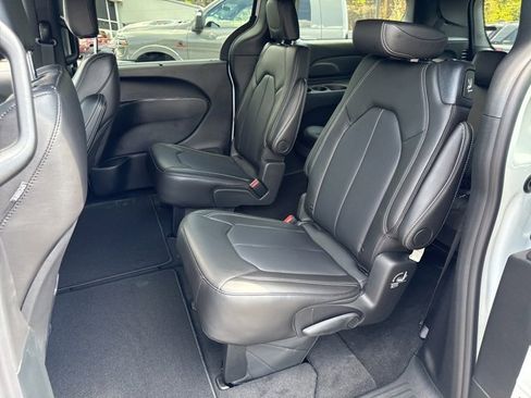 New 2026 Chrysler Voyager LX image 17