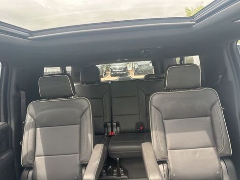 Used 2021 GMC Yukon XL SLT w/ SLT Premium Package AWD/4WD image 9