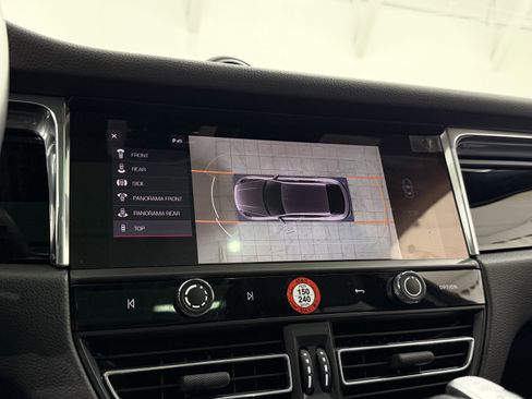 Certified 2025 Porsche Macan image 46