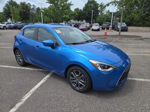 Used 2020 Toyota Yaris XLE FWD image 1