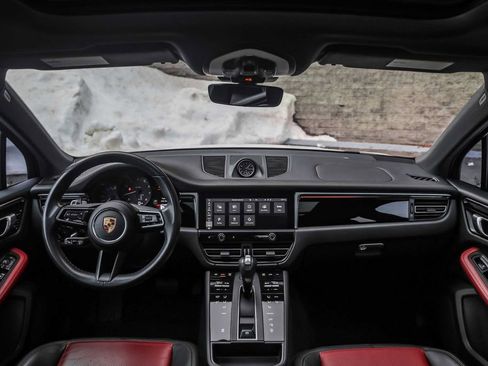 Used 2024 Porsche Macan image 25